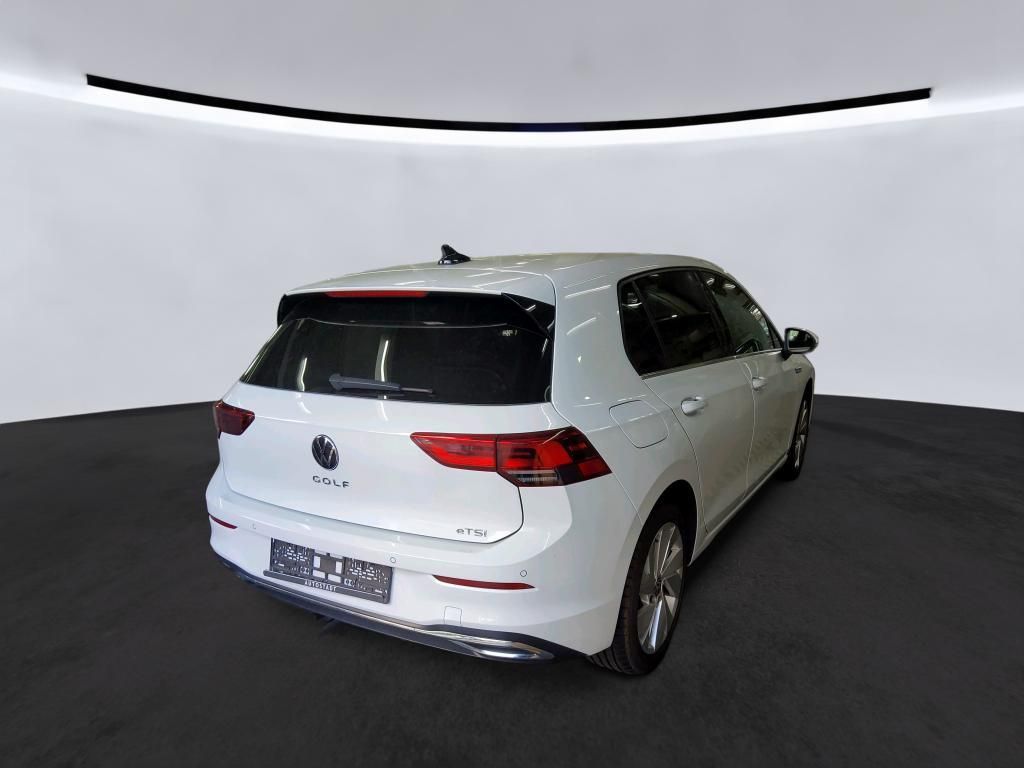 Volkswagen Golf 2024 г. Белый, пробег 50840 км