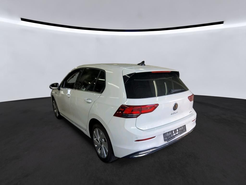 Volkswagen Golf 2024 г. Белый, пробег 50840 км