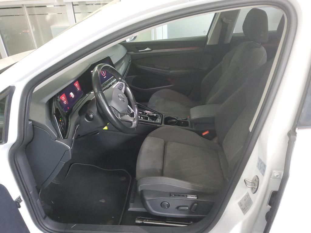 Volkswagen Golf 2024 г. Белый, пробег 50840 км