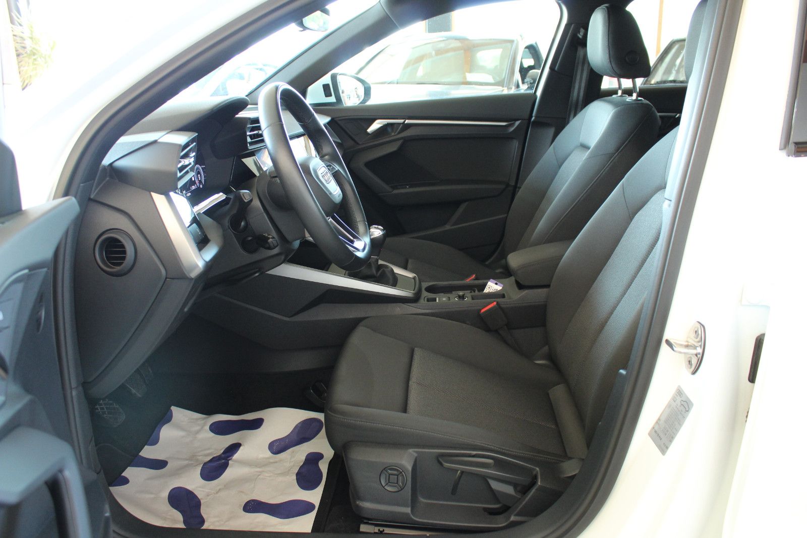 Audi A3 2023 г. Белый, пробег 30000 км