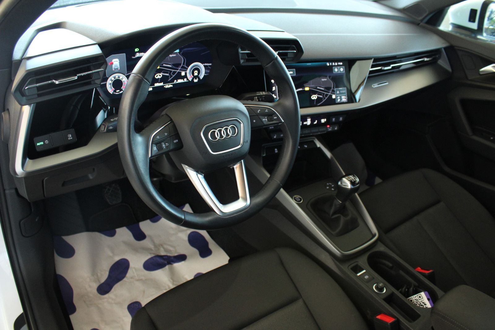Audi A3 2023 г. Белый, пробег 30000 км
