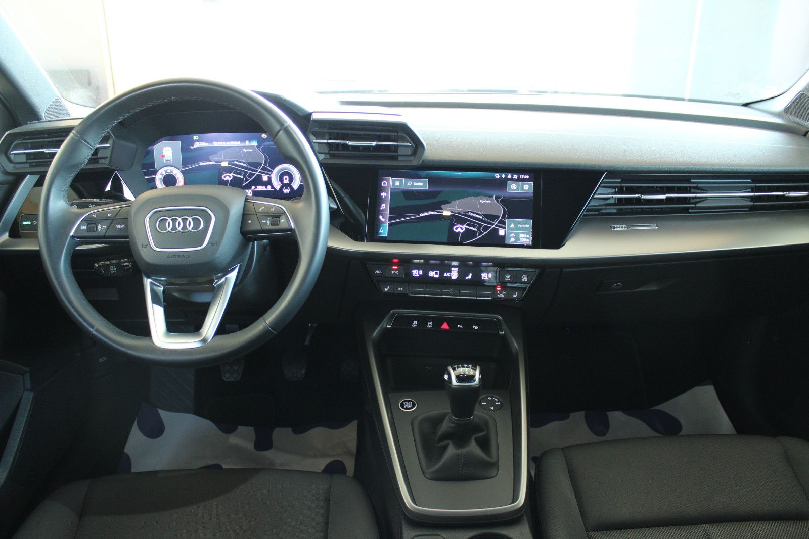 Audi A3 2023 г. Белый, пробег 30000 км