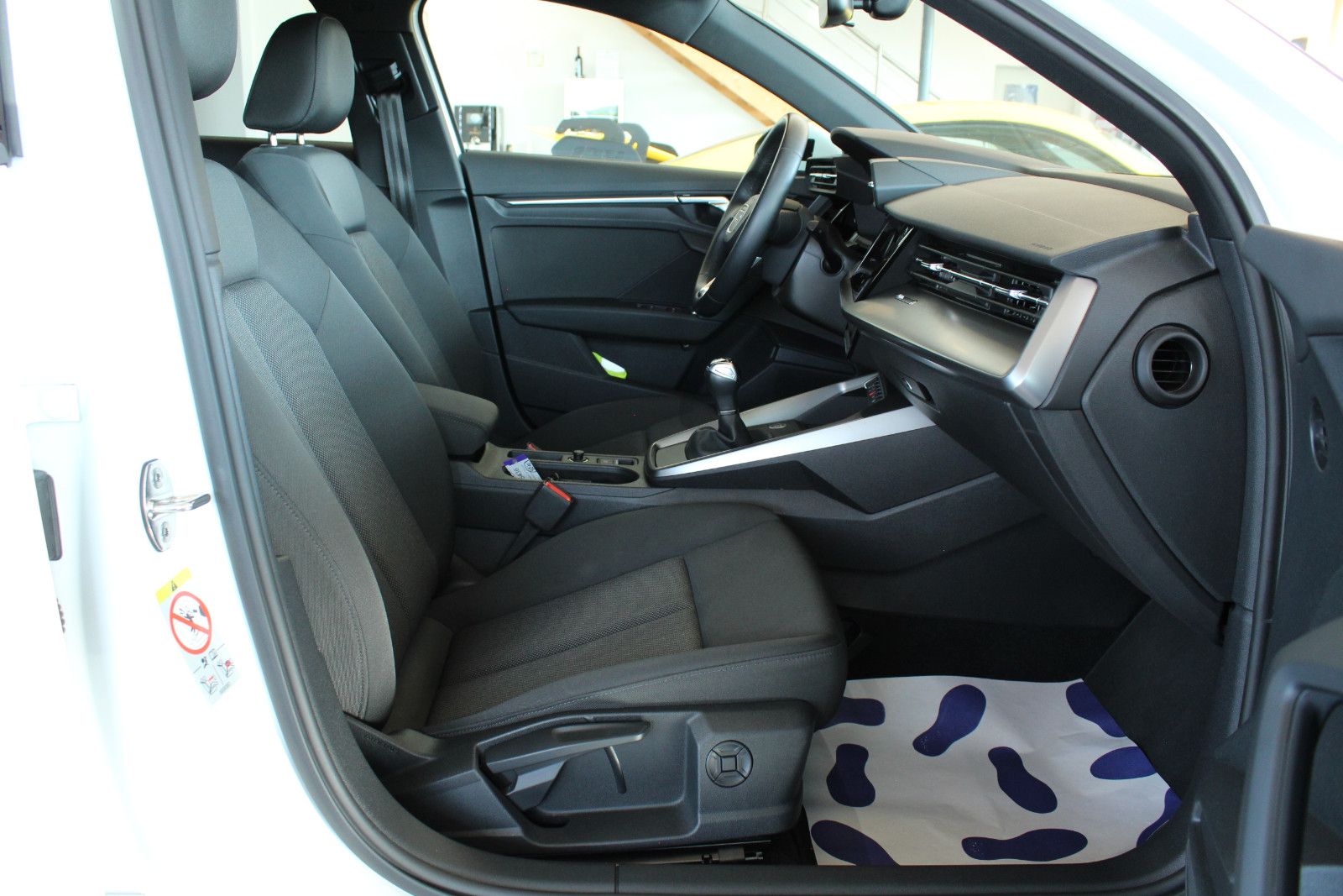 Audi A3 2023 г. Белый, пробег 30000 км