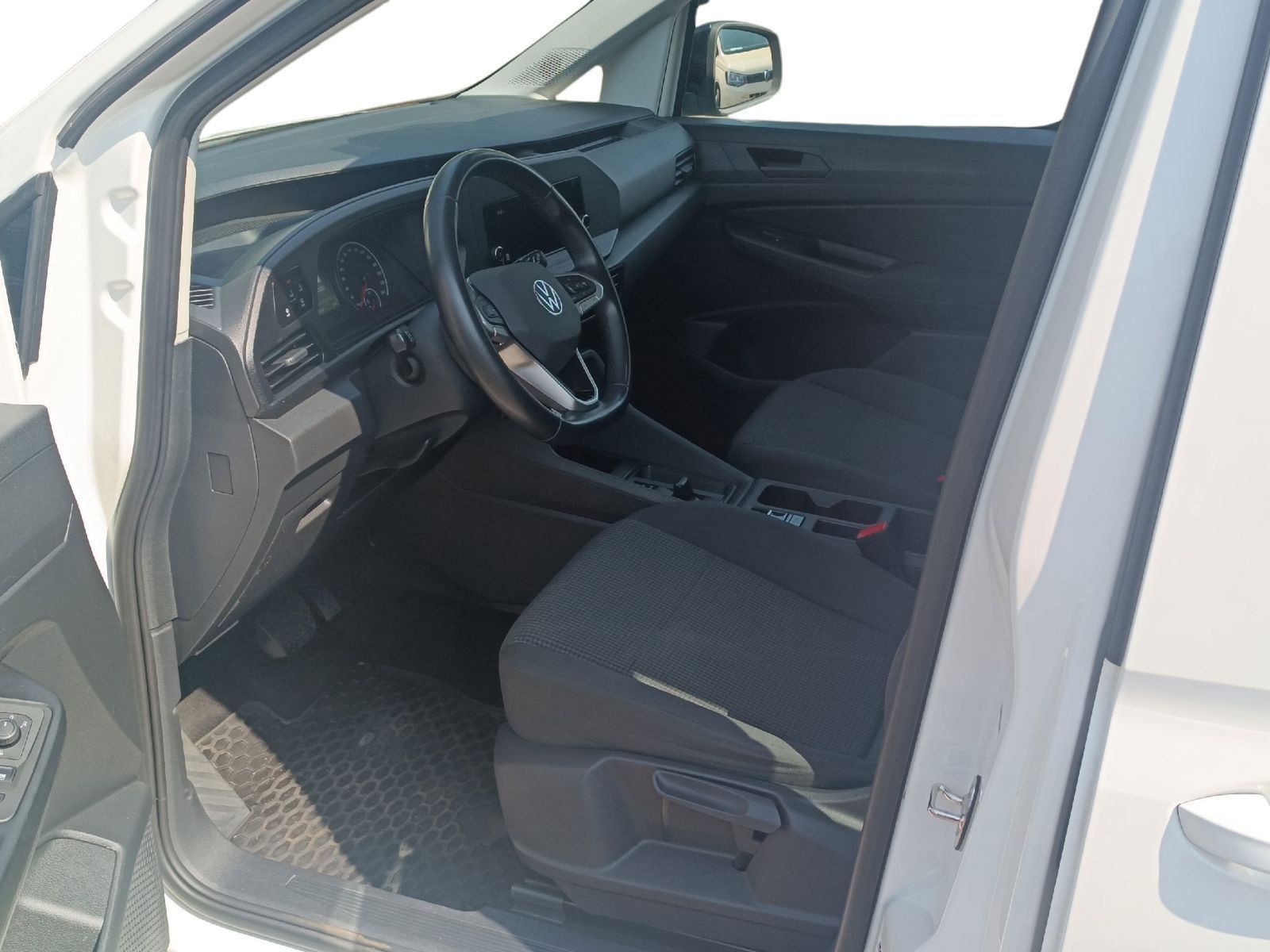 Volkswagen Caddy 2021 г. Белый, пробег 51000 км