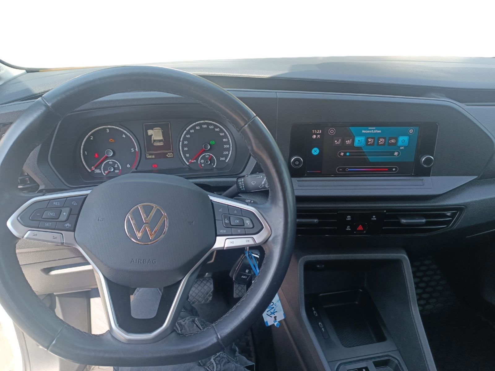 Volkswagen Caddy 2021 г. Белый, пробег 51000 км