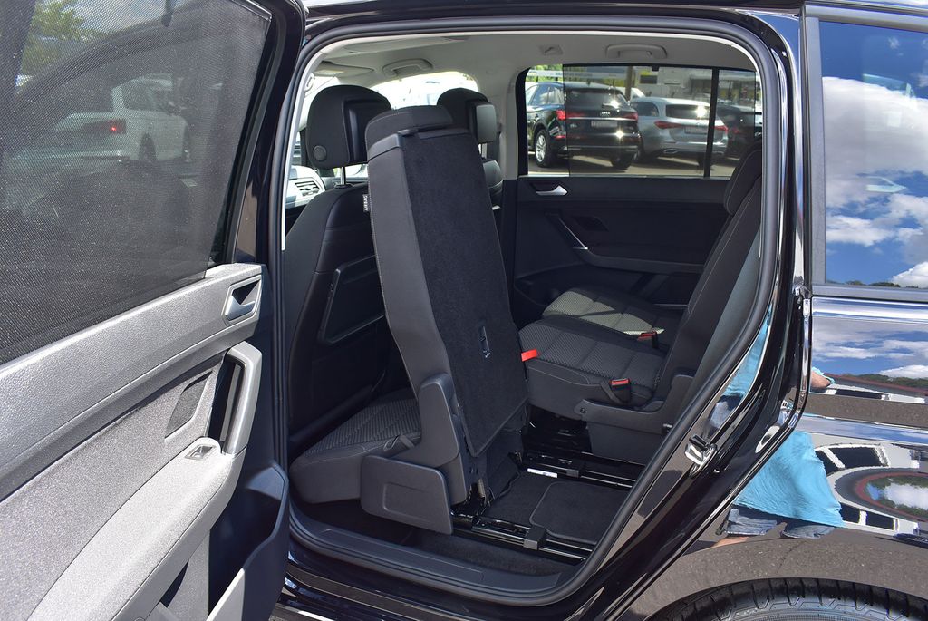 Volkswagen Touran 2024 г. Чёрный, пробег 30901 км