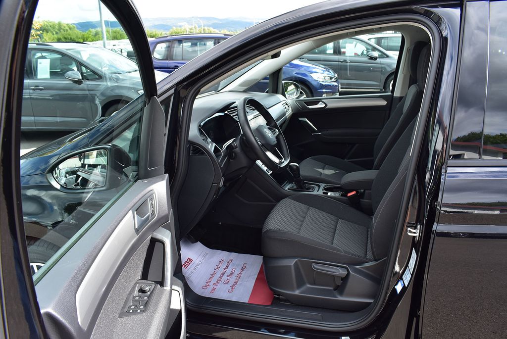 Volkswagen Touran 2023 г. Чёрный, пробег 21920 км
