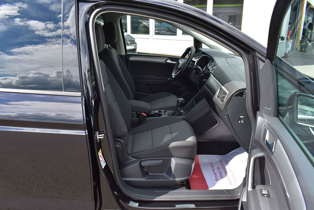 Volkswagen Touran 2023 г. Чёрный, пробег 21920 км