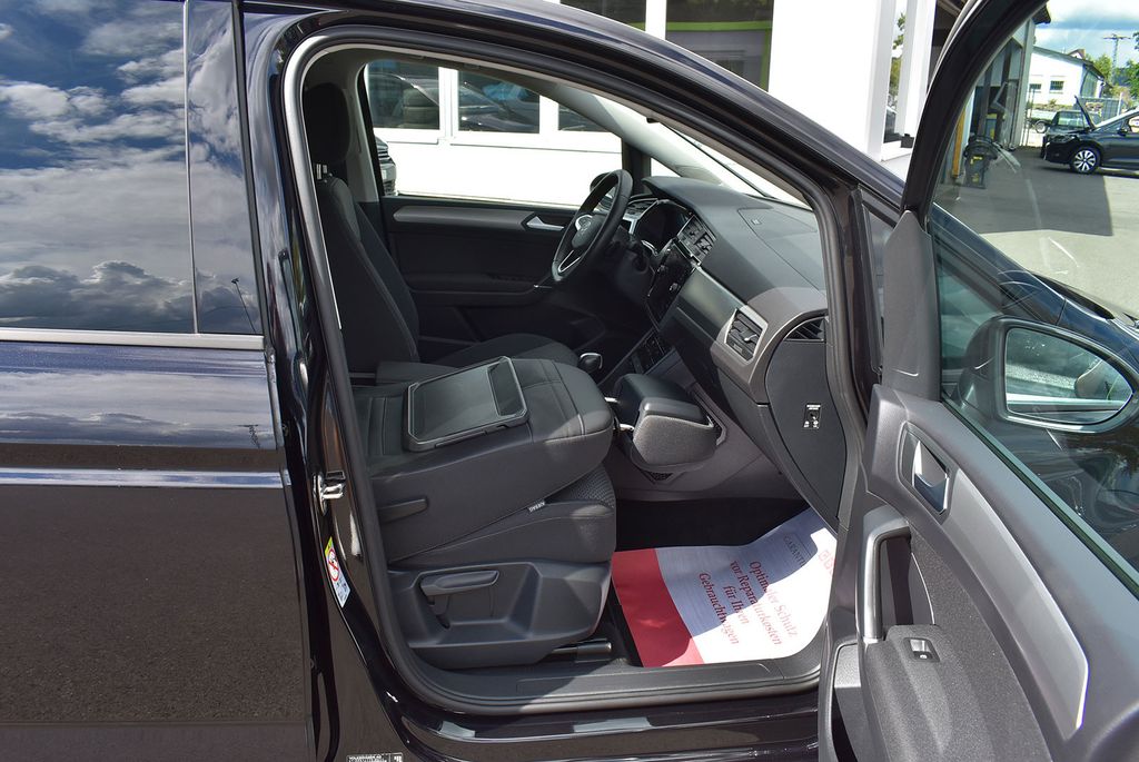 Volkswagen Touran 2023 г. Чёрный, пробег 21920 км
