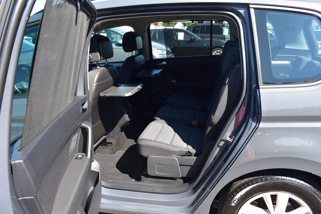 Volkswagen Touran 2023 г. Серый, пробег 46897 км