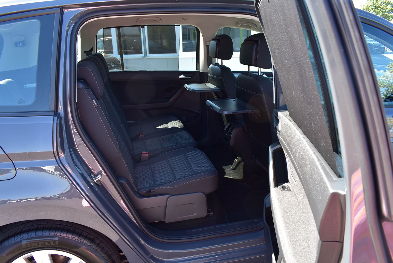 Volkswagen Touran 2023 г. Серый, пробег 46897 км