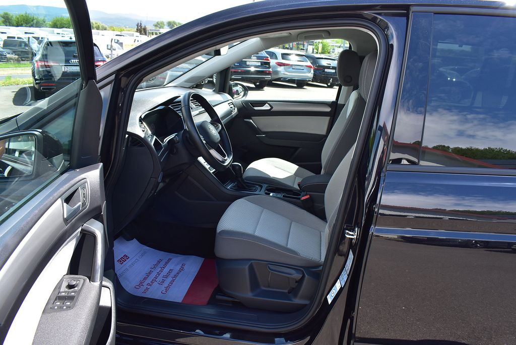 Volkswagen Touran 2024 г. Чёрный, пробег 54873 км