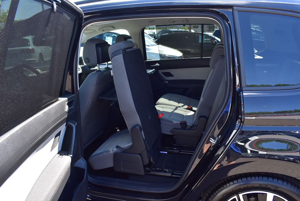 Volkswagen Touran 2024 г. Чёрный, пробег 54873 км