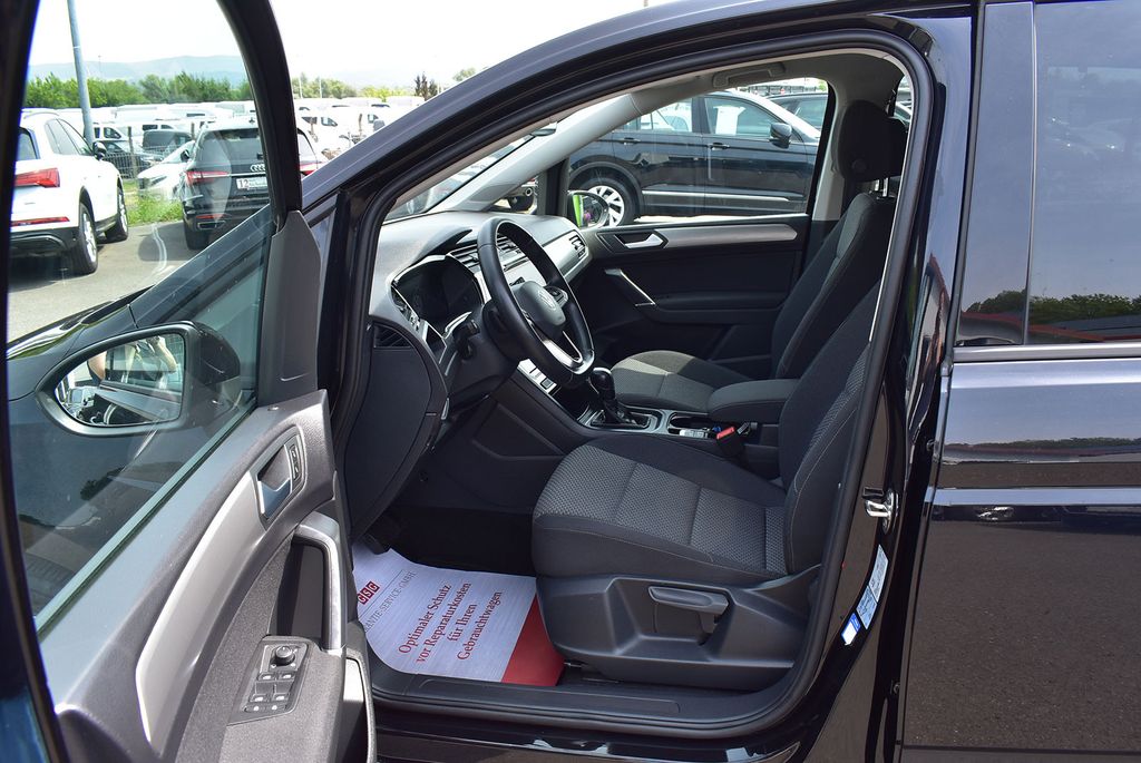 Volkswagen Touran 2023 г. Чёрный, пробег 38917 км