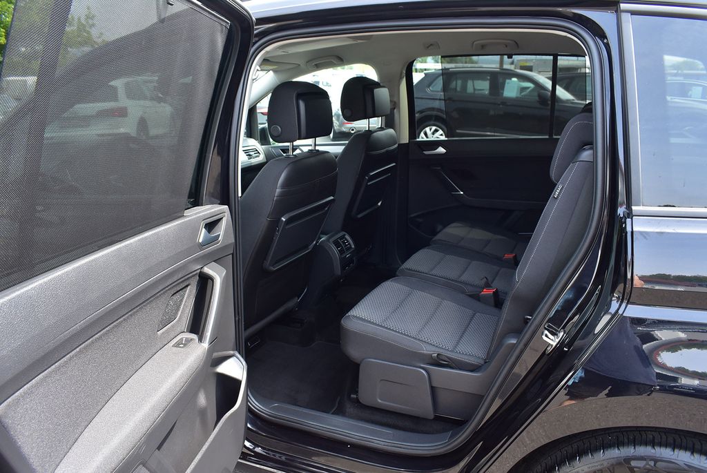 Volkswagen Touran 2023 г. Чёрный, пробег 38917 км