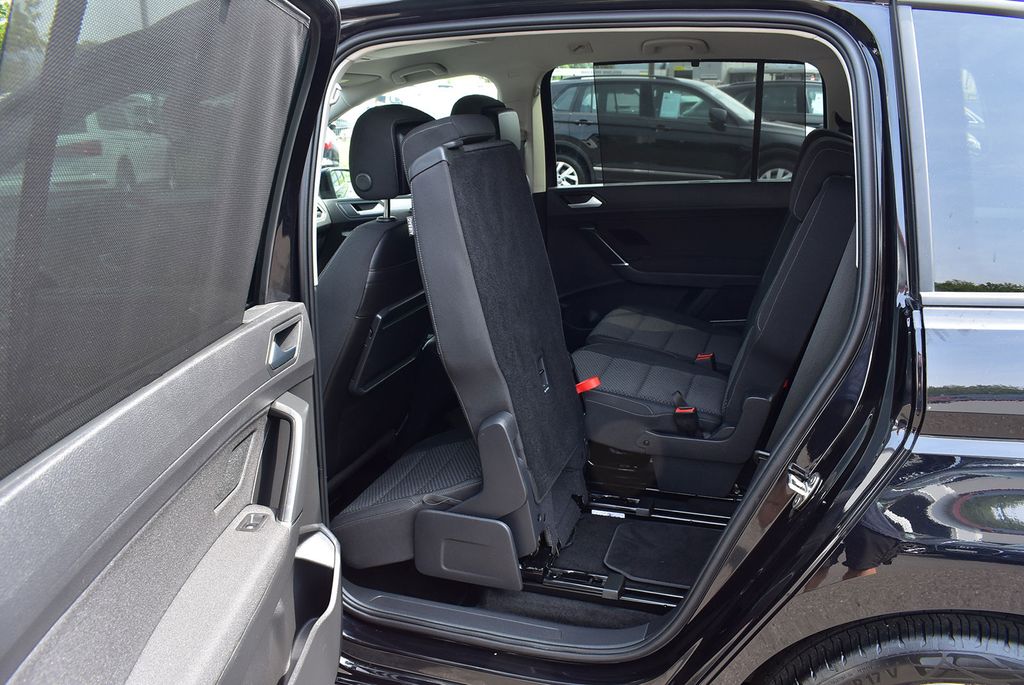 Volkswagen Touran 2023 г. Чёрный, пробег 38917 км