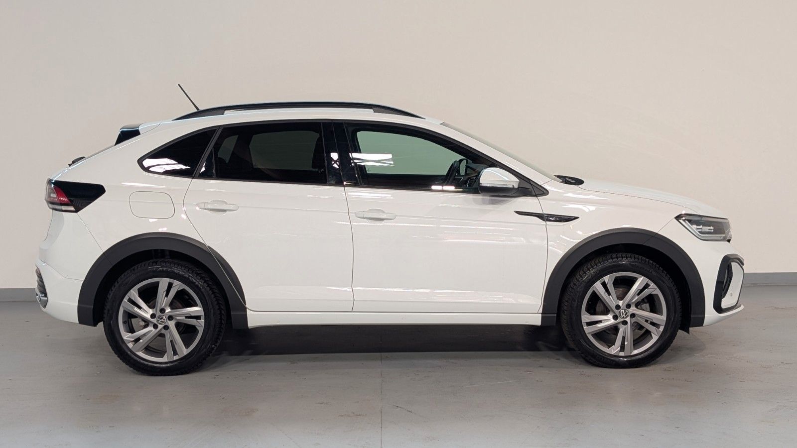 Volkswagen Taigo 2023 г. Белый, пробег 52599 км