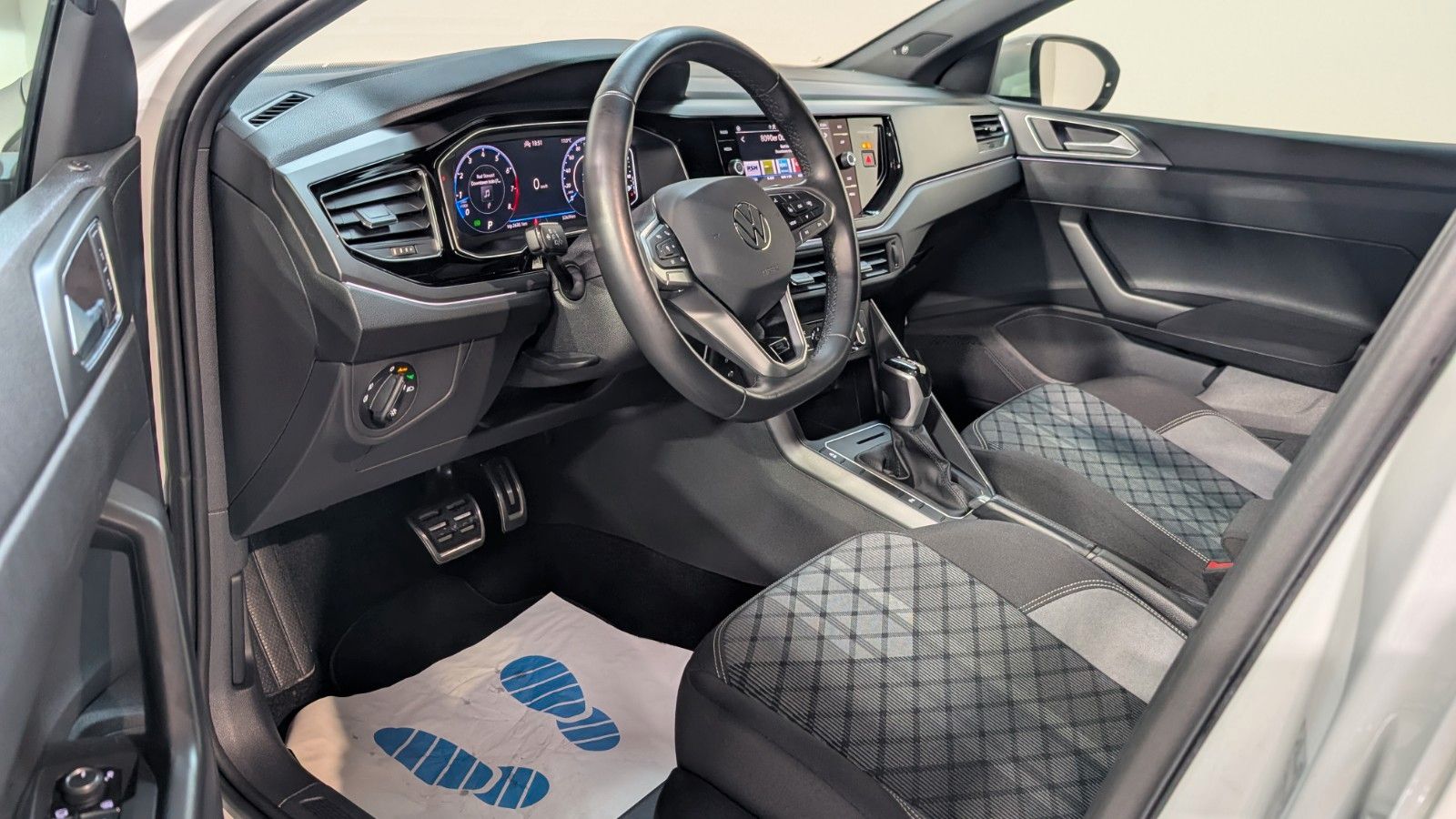 Volkswagen Taigo 2023 г. Белый, пробег 52599 км