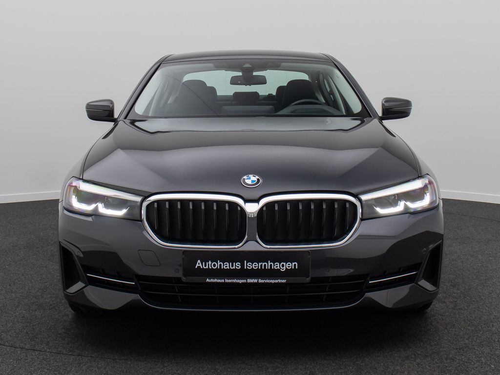 BMW 530 2023 г. Чёрный, пробег 49025 км