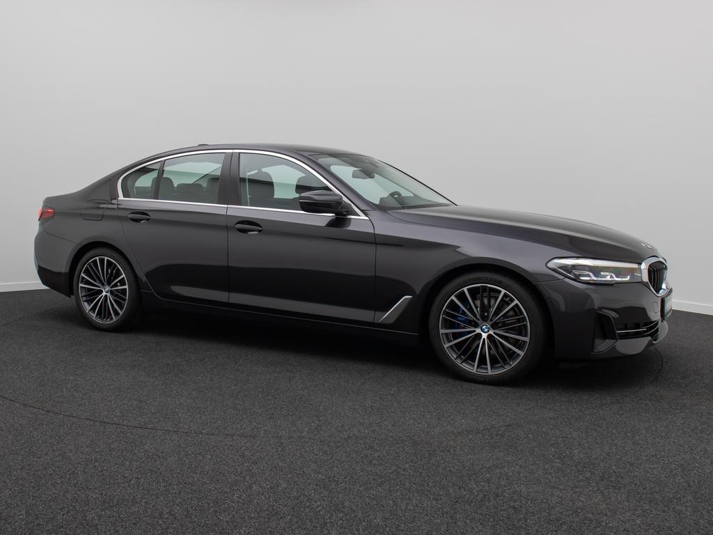 BMW 530 2023 г. Чёрный, пробег 49025 км