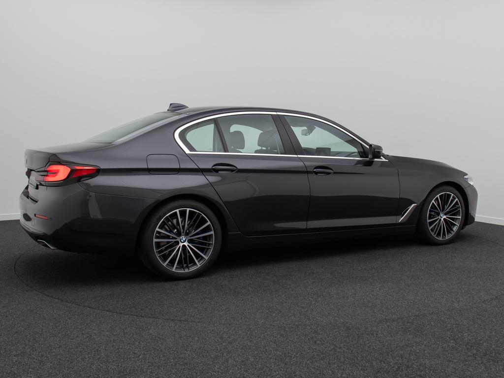 BMW 530 2023 г. Чёрный, пробег 49025 км