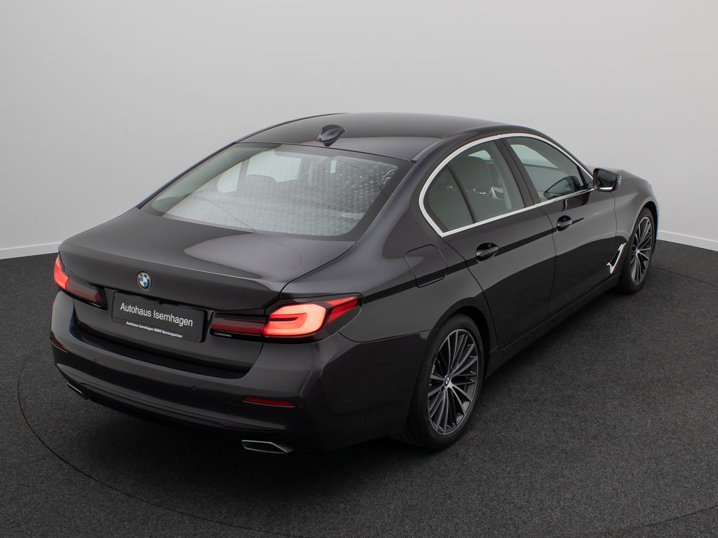 BMW 530 2023 г. Чёрный, пробег 49025 км