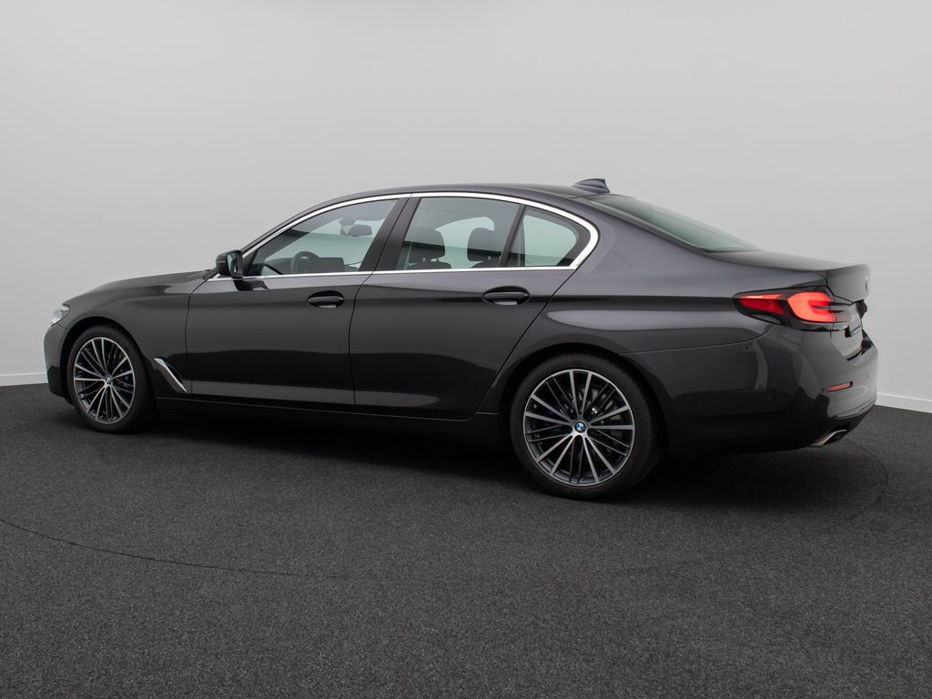 BMW 530 2023 г. Чёрный, пробег 49025 км