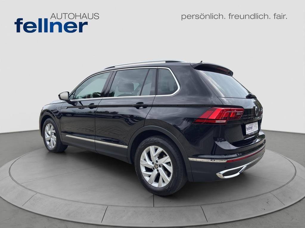 Volkswagen Tiguan 2023 г. Чёрный, пробег 60000 км
