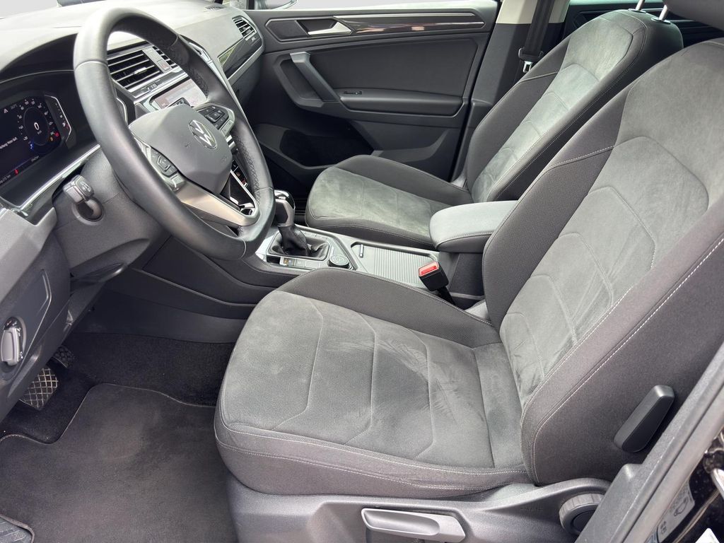 Volkswagen Tiguan 2023 г. Чёрный, пробег 60000 км