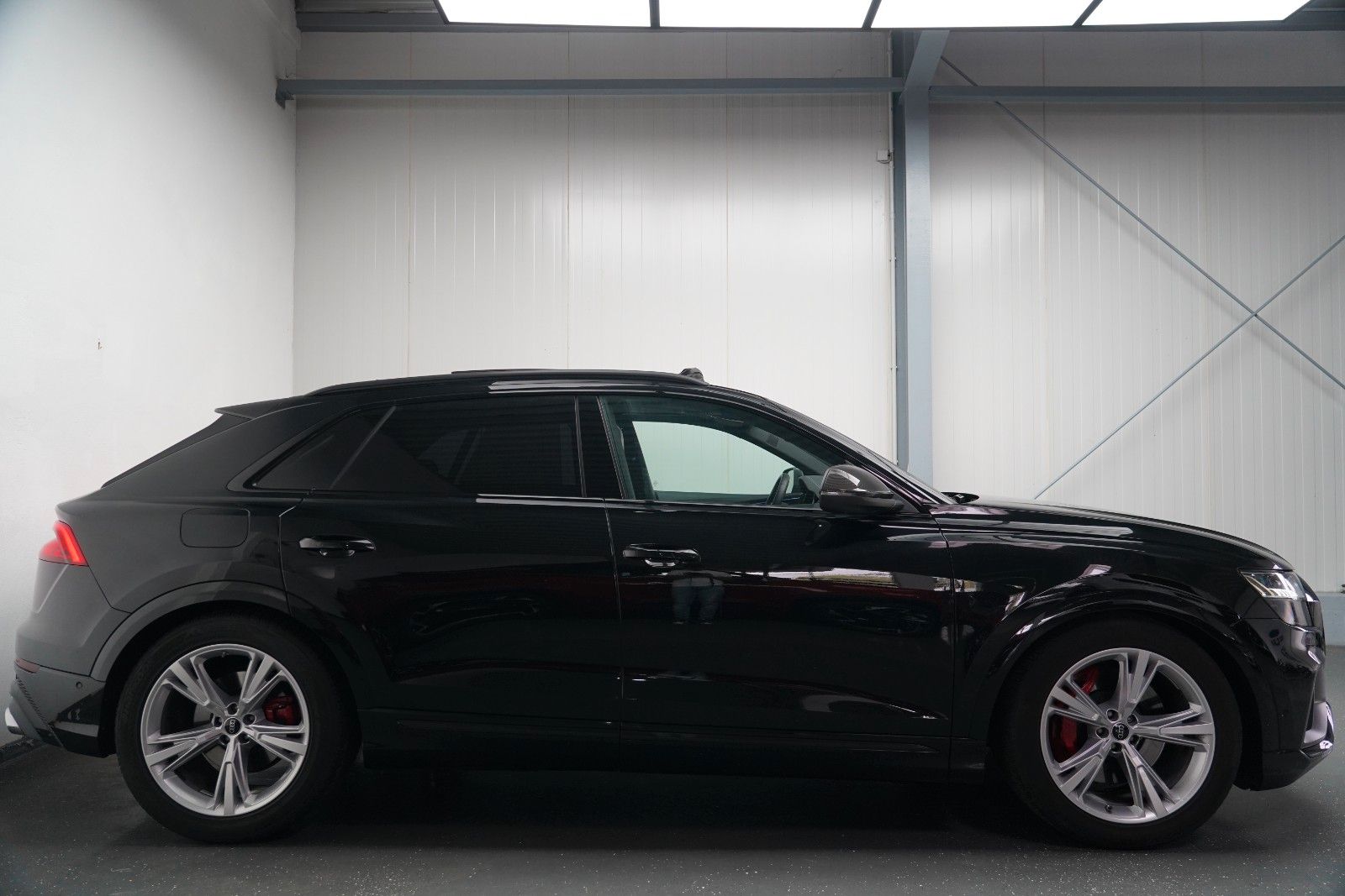 Audi SQ8 2023 г. Чёрный, пробег 45000 км
