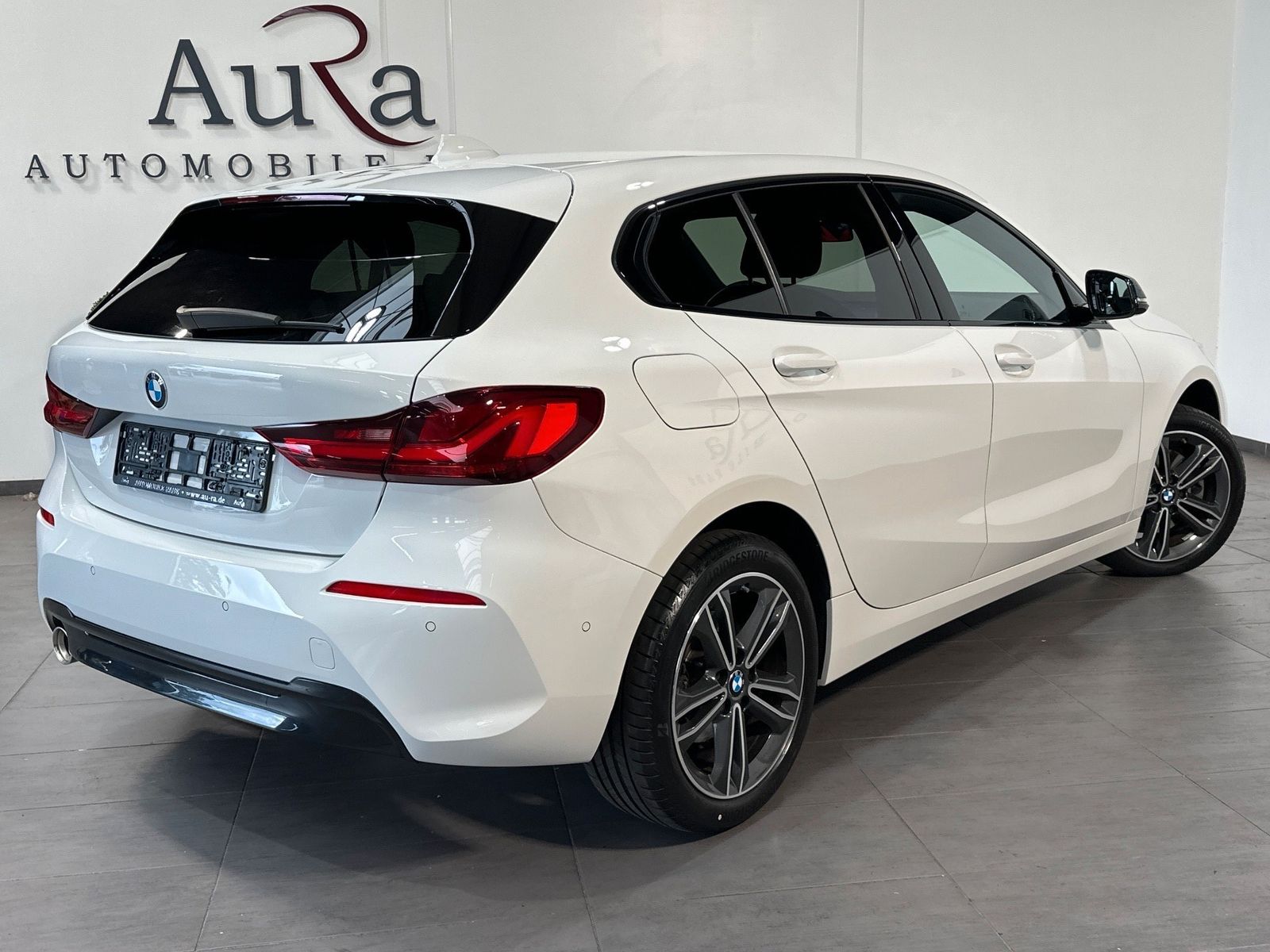 BMW 118 2023 г. Белый, пробег 38750 км