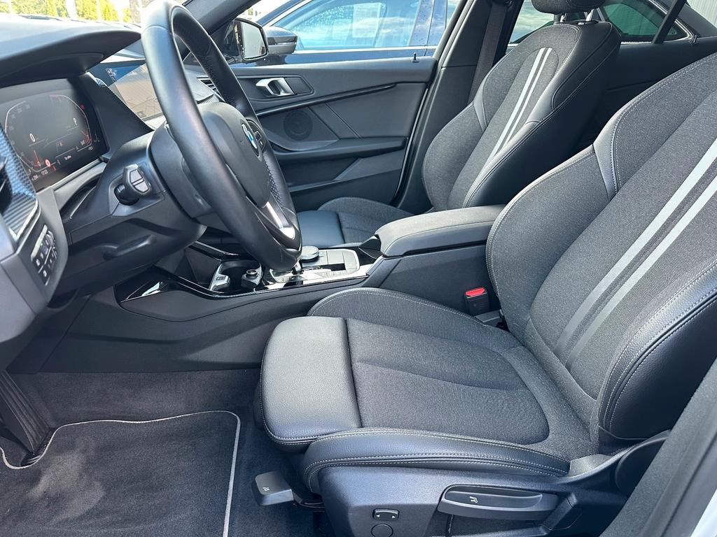 BMW 118 2023 г. Белый, пробег 38750 км