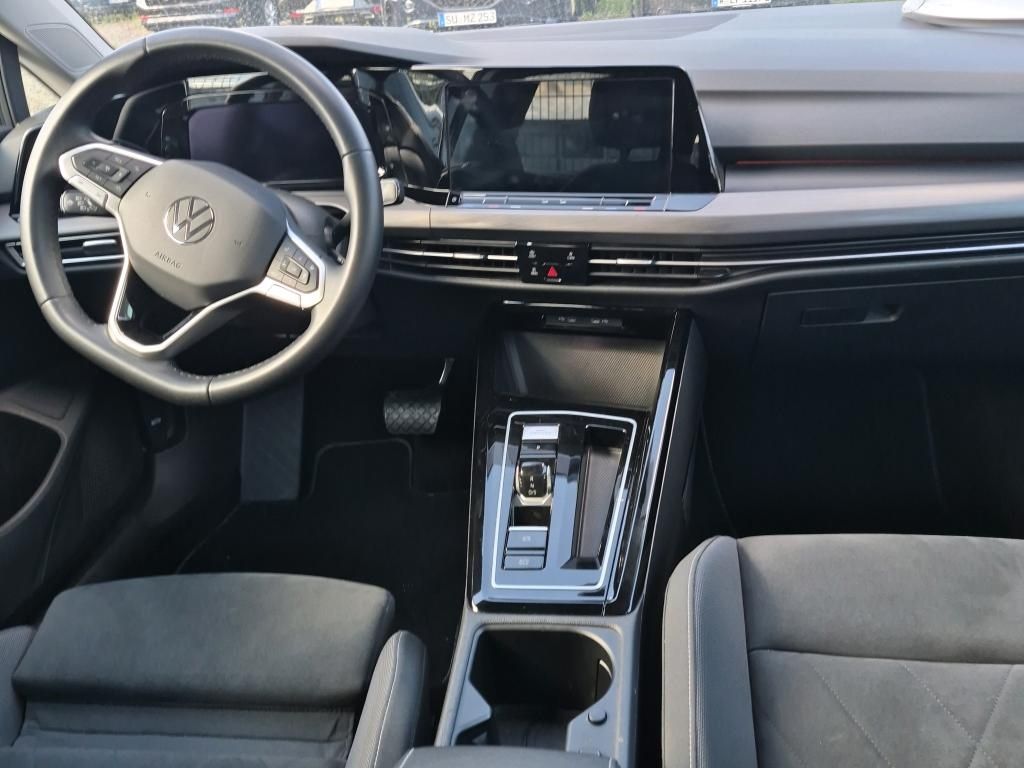 Volkswagen Golf 2023 г. Серебристый, пробег 51801 км