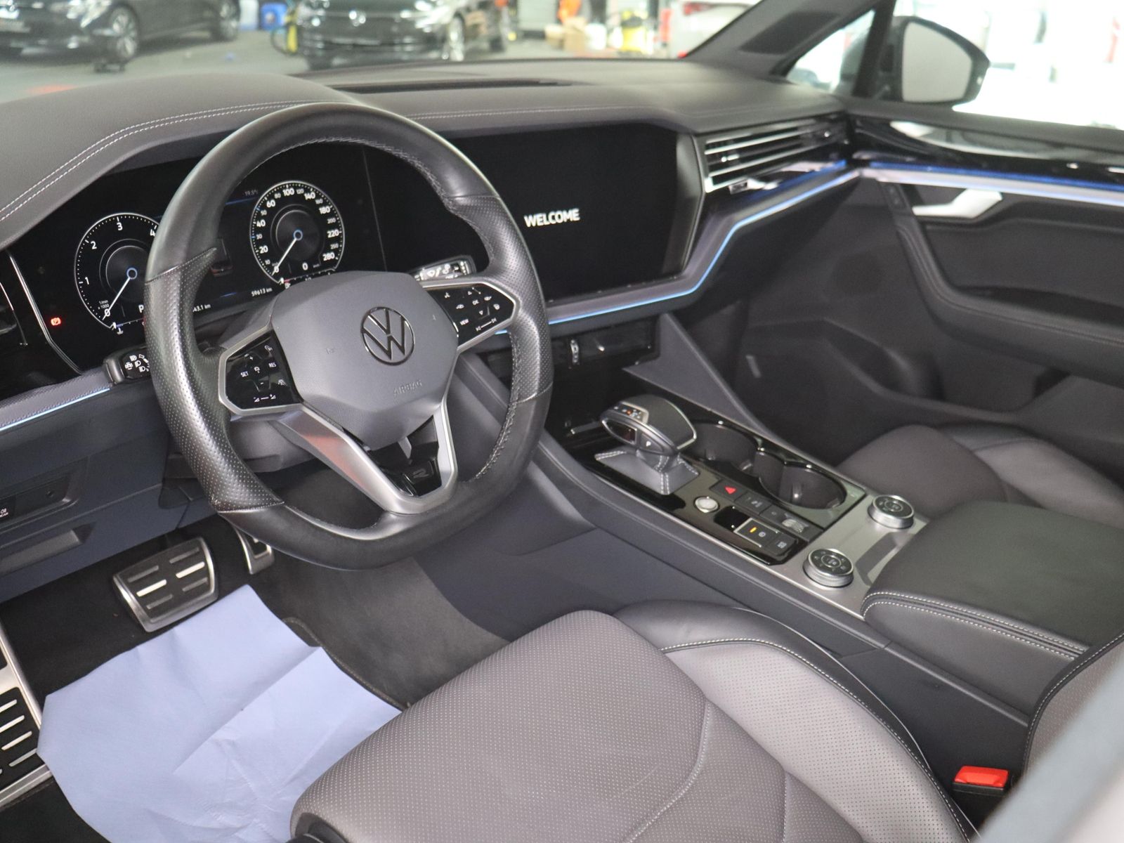 Volkswagen Touareg 2021 г. Серый, пробег 59613 км