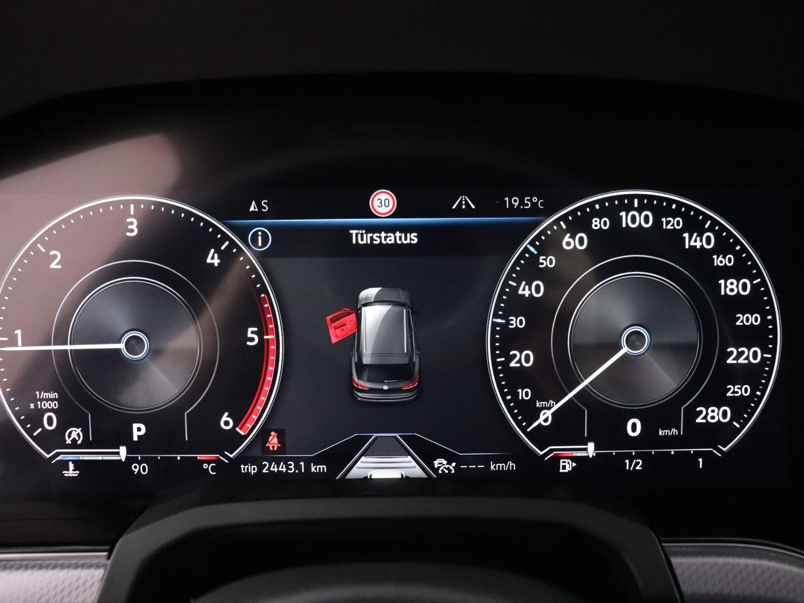 Volkswagen Touareg 2021 г. Серый, пробег 59613 км
