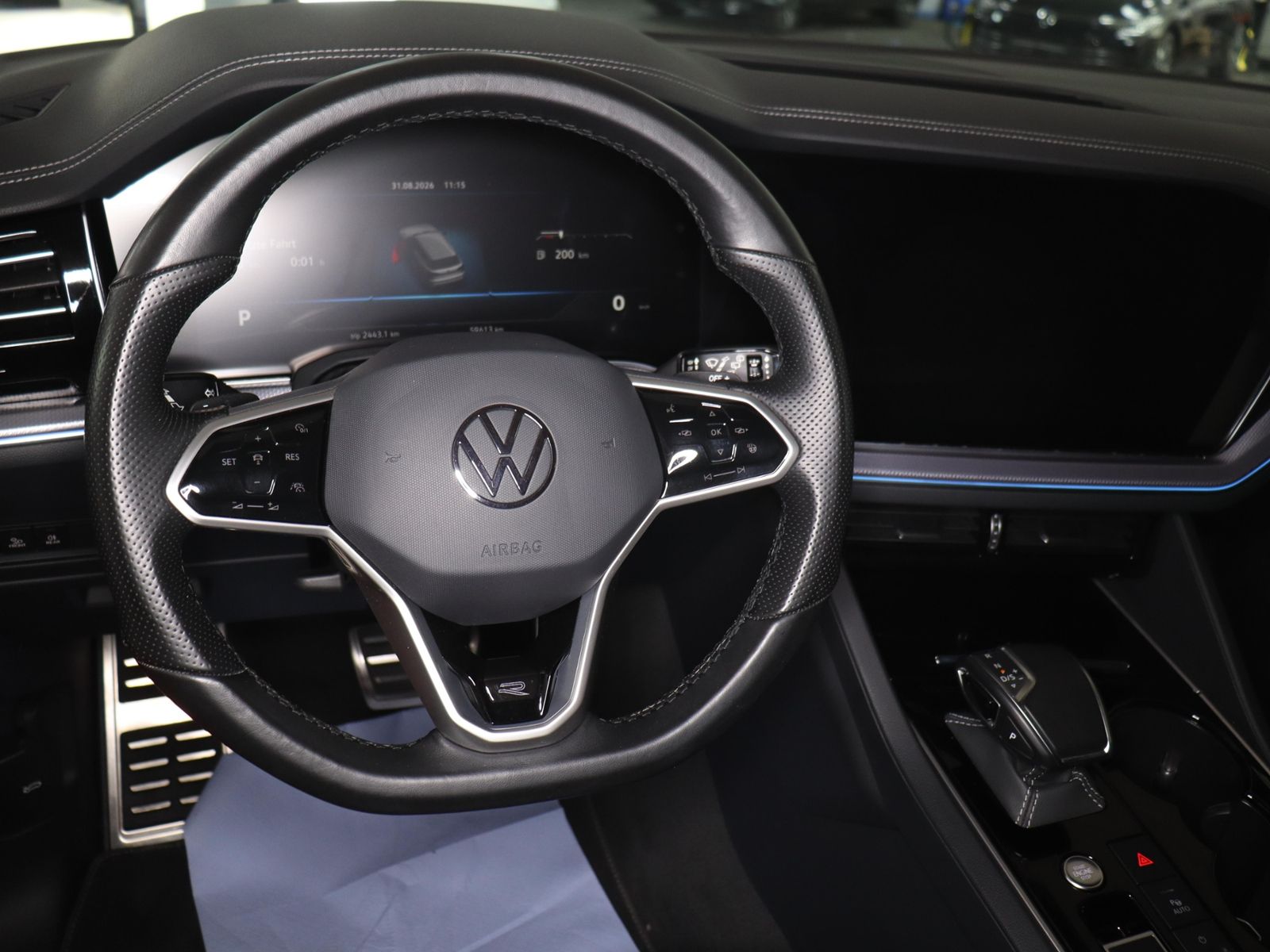Volkswagen Touareg 2021 г. Серый, пробег 59613 км