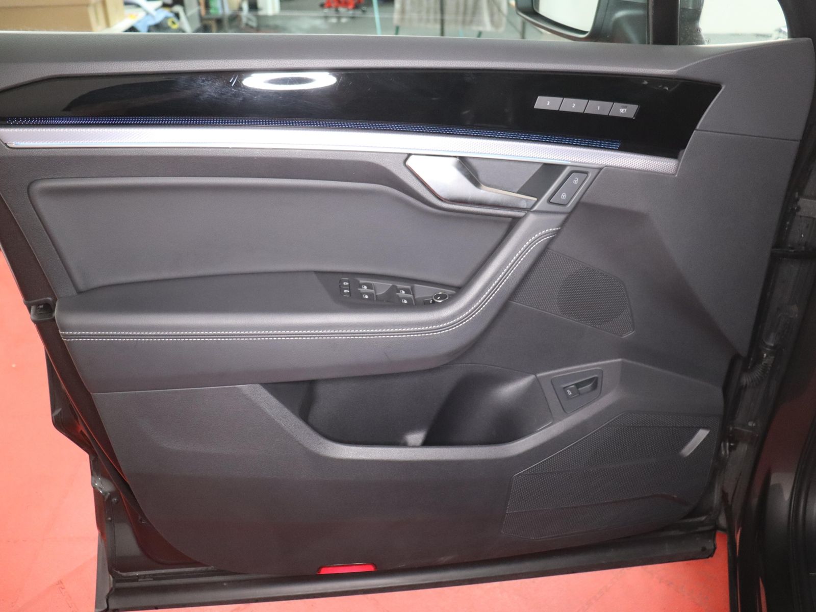 Volkswagen Touareg 2021 г. Серый, пробег 59613 км