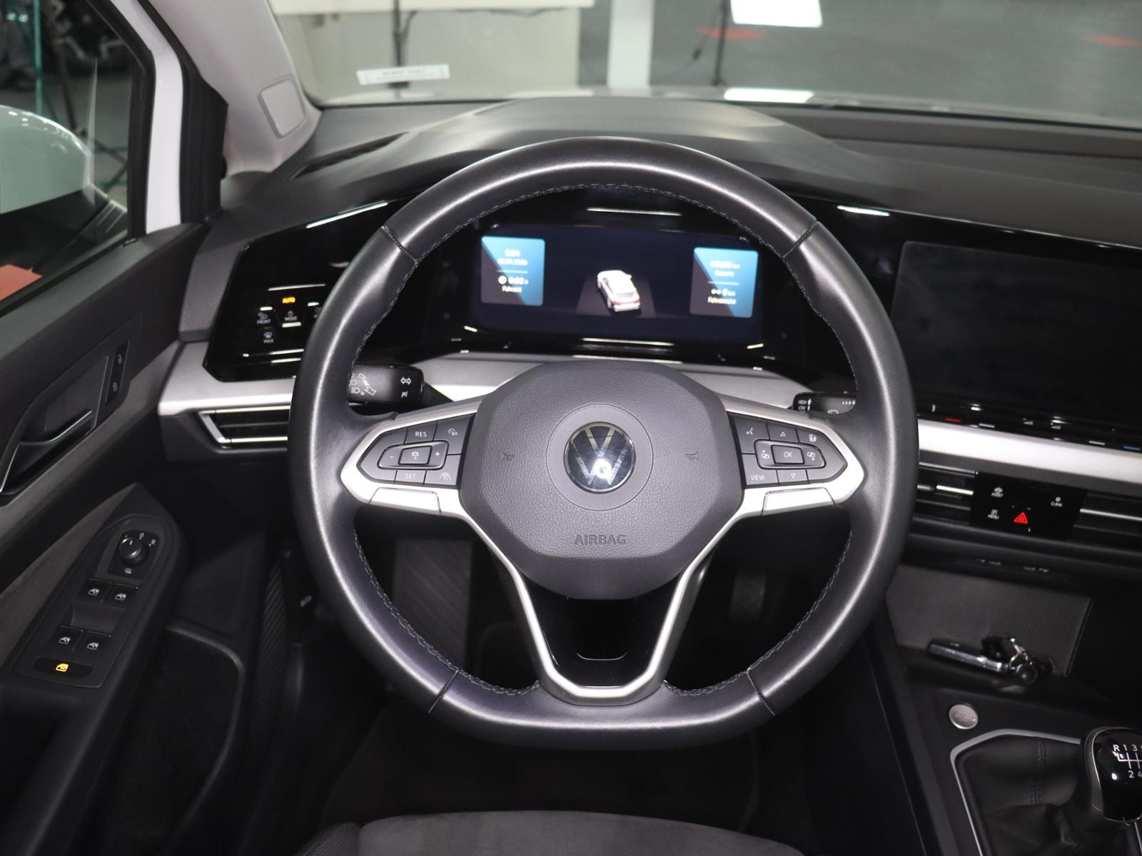 Volkswagen Golf 2023 г. Белый, пробег 42670 км
