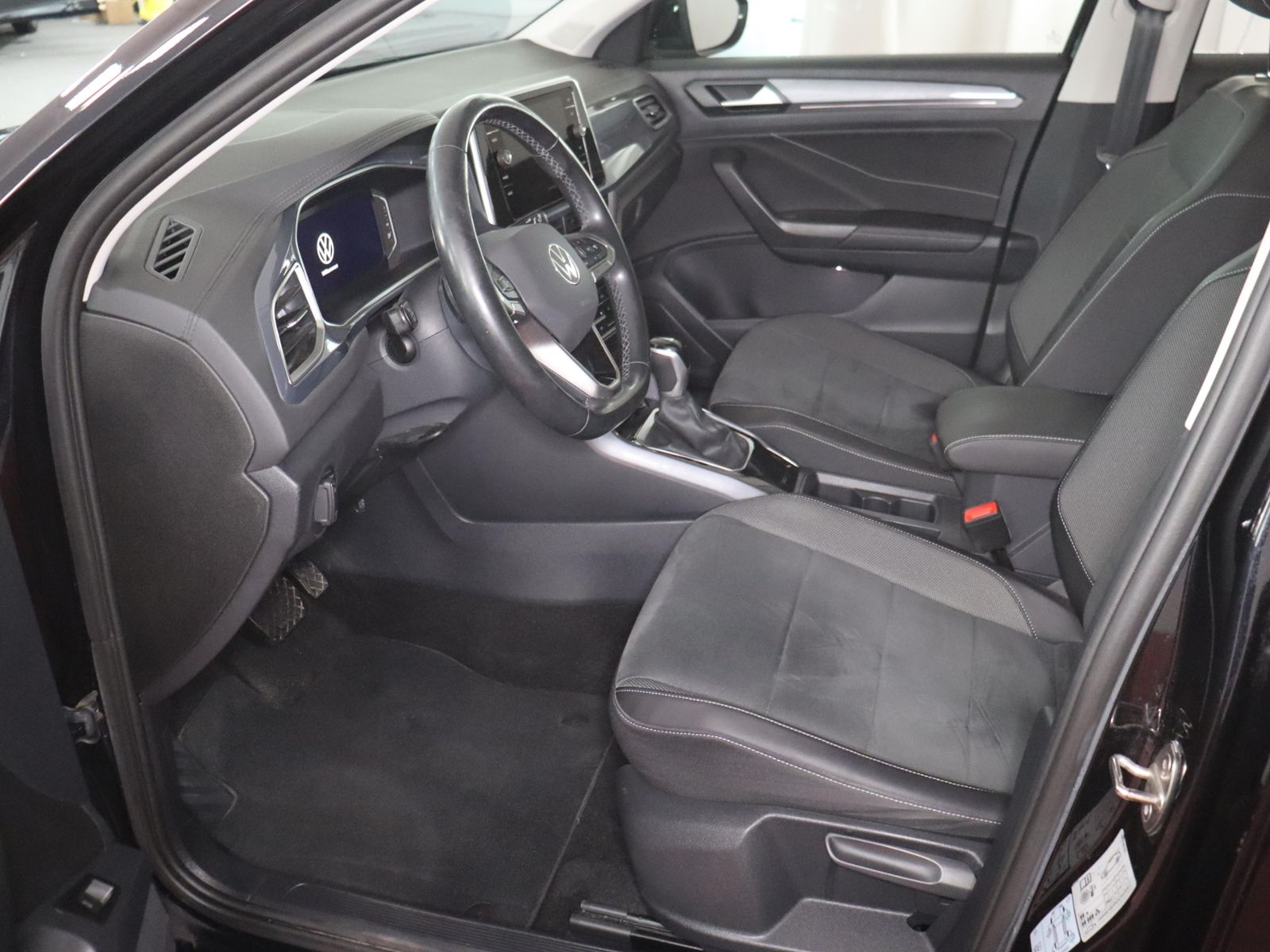 Volkswagen T-Roc 2022 г. Чёрный, пробег 36931 км