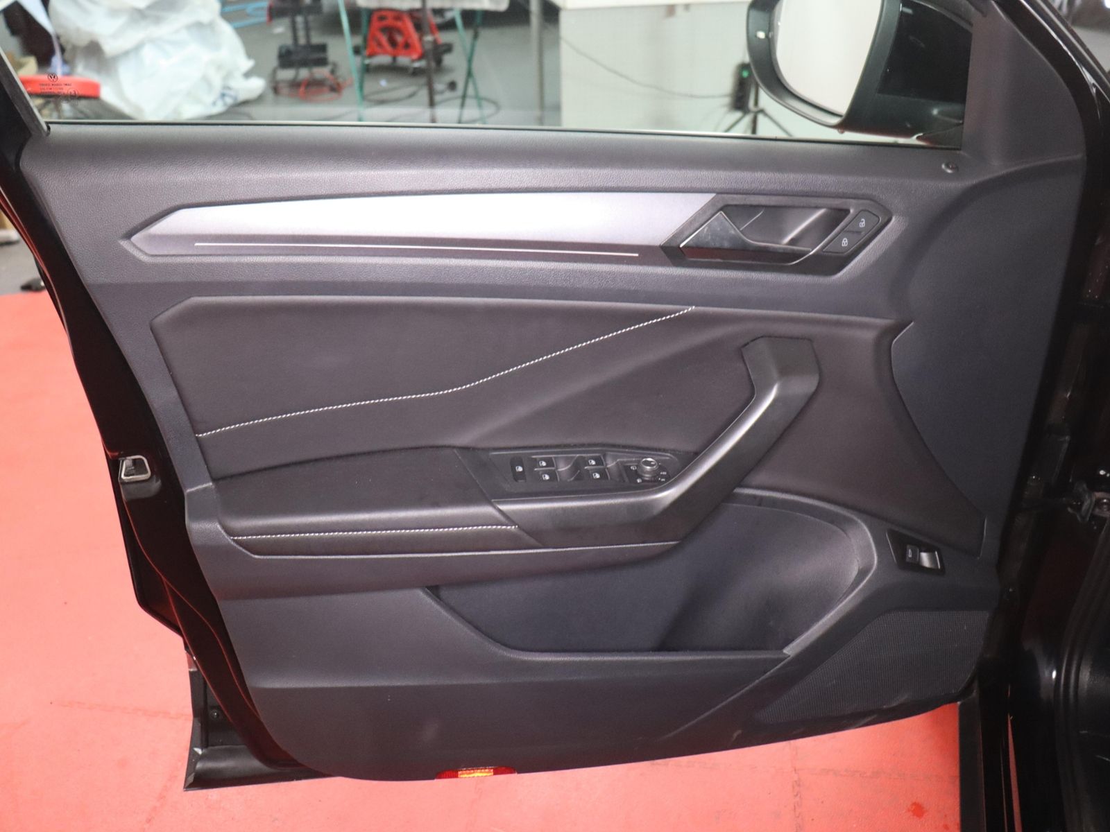 Volkswagen T-Roc 2022 г. Чёрный, пробег 36931 км