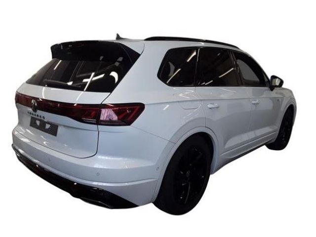 Volkswagen Touareg 2025 г. Белый, пробег 6896 км
