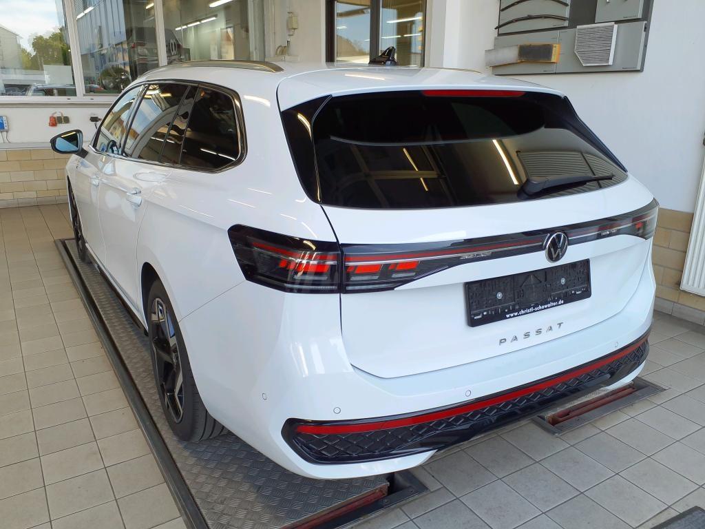 Volkswagen PASSAT VARIANT 2024 г. Белый, пробег 49812 км