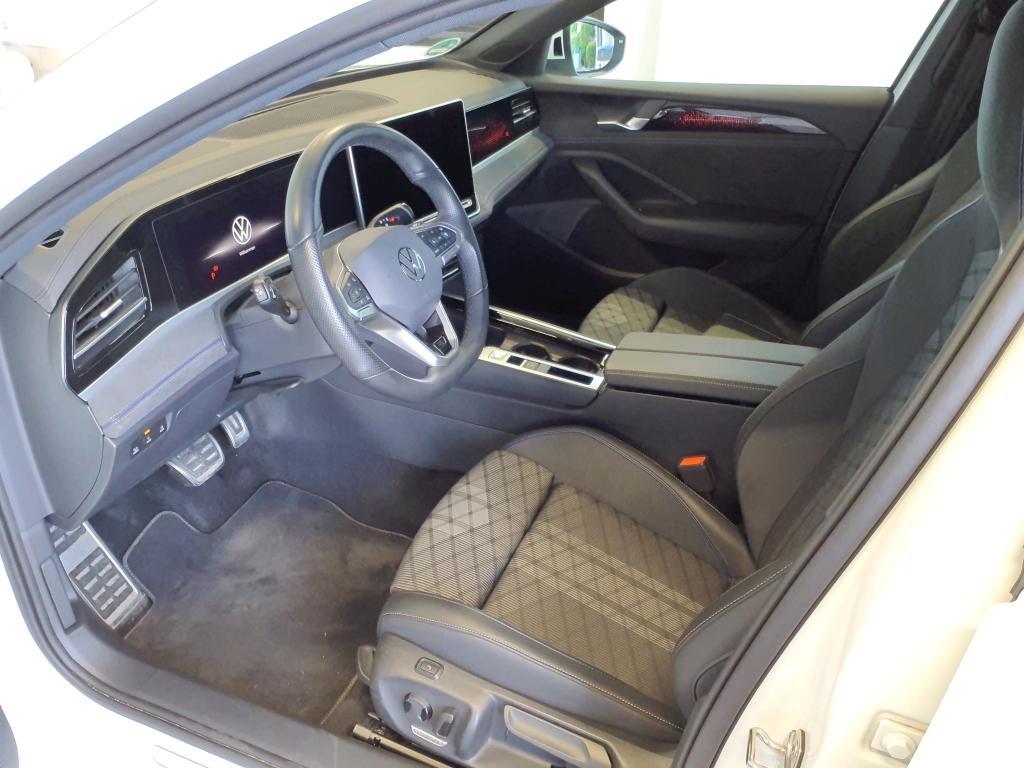 Volkswagen PASSAT VARIANT 2024 г. Белый, пробег 49812 км