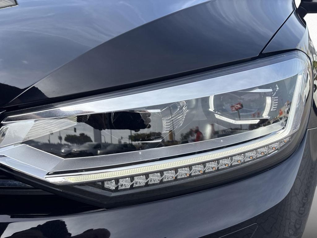 Volkswagen Touran 2024 г. Чёрный, пробег 38950 км