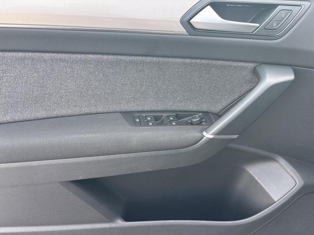 Volkswagen Touran 2024 г. Чёрный, пробег 38950 км