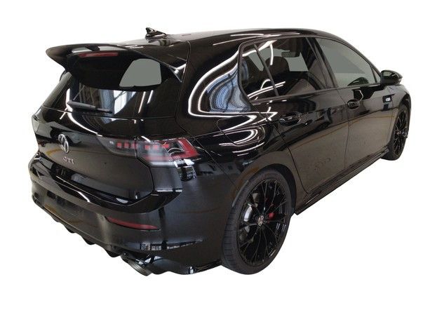 Volkswagen Golf 2026 г. Чёрный, пробег 13950 км