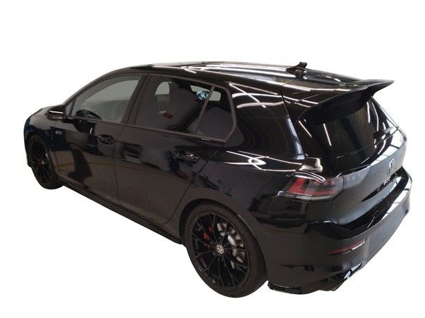Volkswagen Golf 2026 г. Чёрный, пробег 13950 км