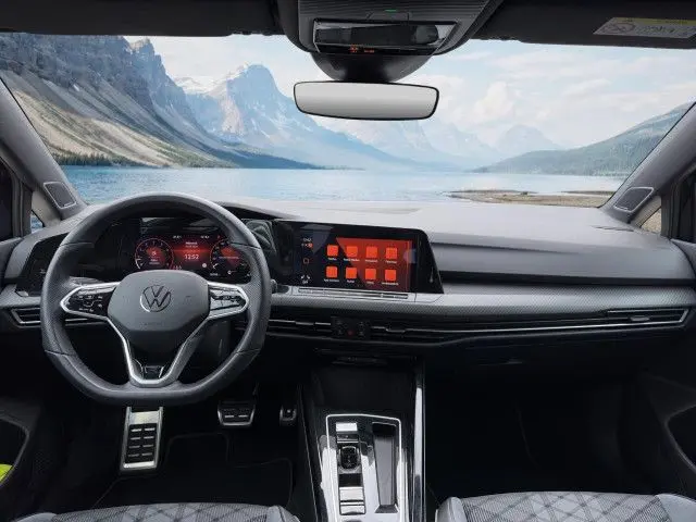 Volkswagen Golf 2024 г. Чёрный, пробег 18777 км