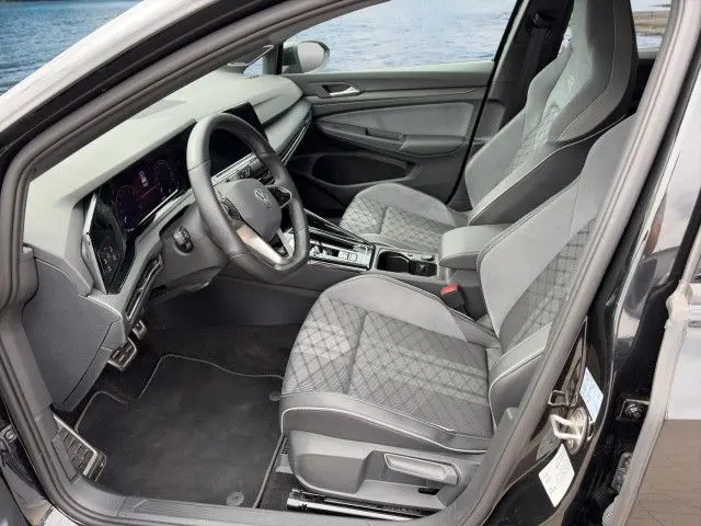 Volkswagen Golf 2024 г. Чёрный, пробег 18777 км