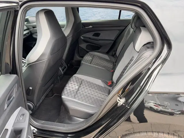 Volkswagen Golf 2024 г. Чёрный, пробег 18777 км